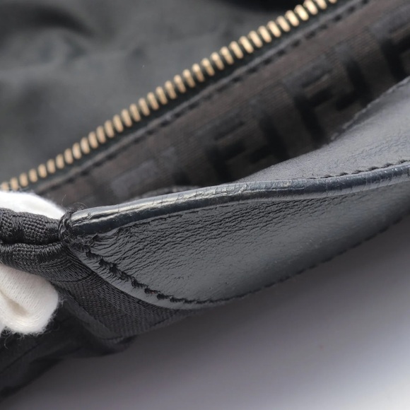 ❌SOLD❌Fendi body bag - Picture 5 of 10